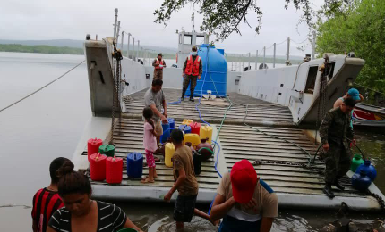 Defensa abastece de agua potable a familias de la Isla Perico en La Unión defensa-abastece-de-agua-potable-a-familias-de-la-isla-perico-en-la-union
